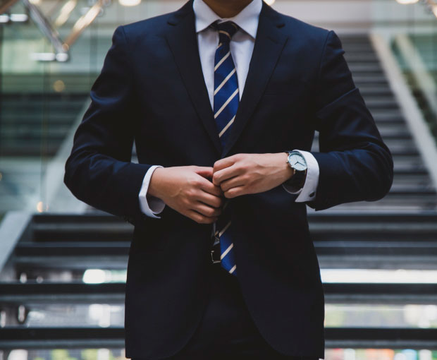 Деловые костюмы